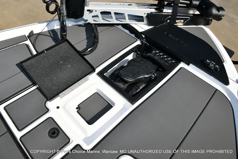 Slide: The Image of Nitro Z20 XL Traction Mat Interior 2026 - 49