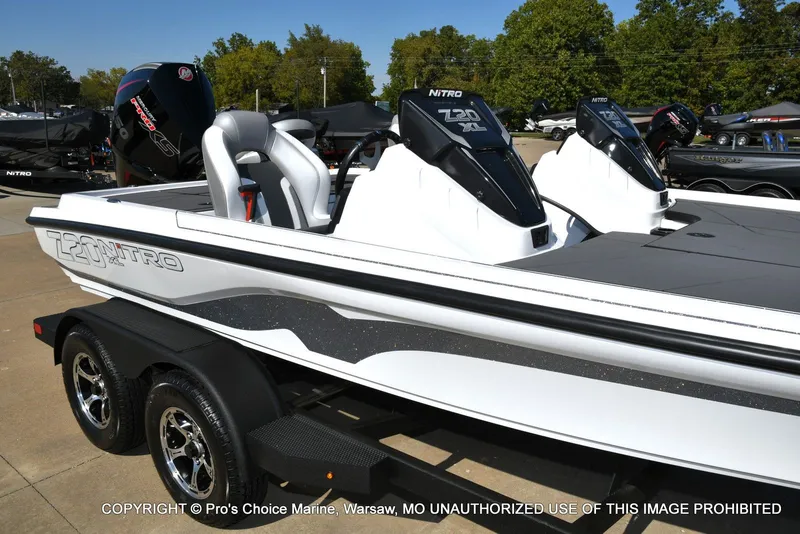 Slide: The Image of Nitro Z20 XL Traction Mat Interior 2026 - 5