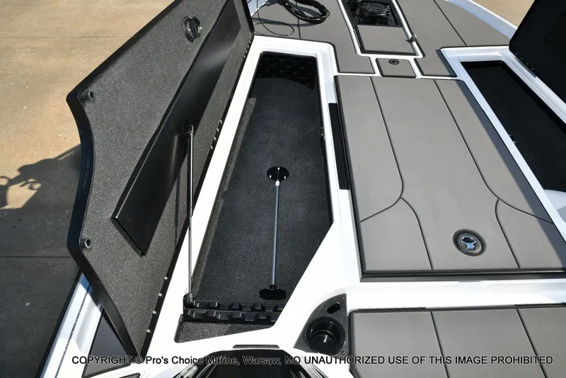 Slide: The Image of Nitro Z20 XL Traction Mat Interior 2026 - 60