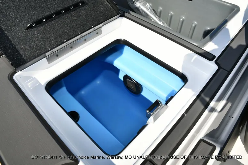 Slide: The Image of Nitro Z20 XL Traction Mat Interior 2026 - 65