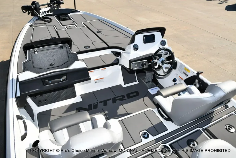 Slide: The Image of Nitro Z20 XL Traction Mat Interior 2026 - 8