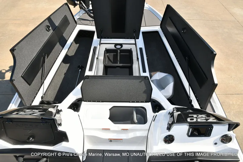 Slide: The Image of Nitro Z20 XL Traction Mat Interior 2026 - 9