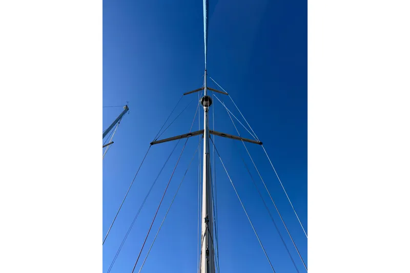 Slide: The Image of Tall mast of 2008 Hanse 540e sailboat against clear blue sky. - 22