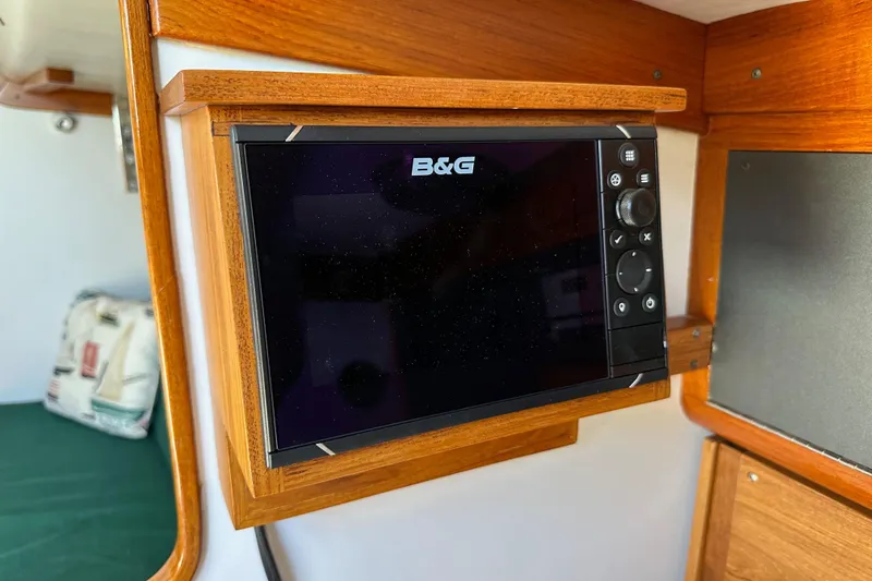 Slide: The Image of B&G navigation system on 1996 J Boats J/120 yacht interior. - 55