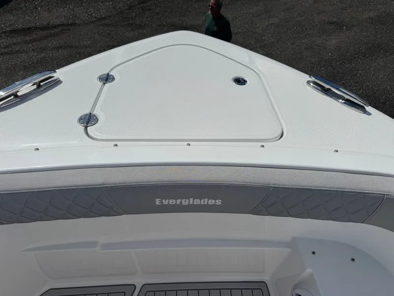 Slide: The Image of Everglades 367 CX 2026 - 9