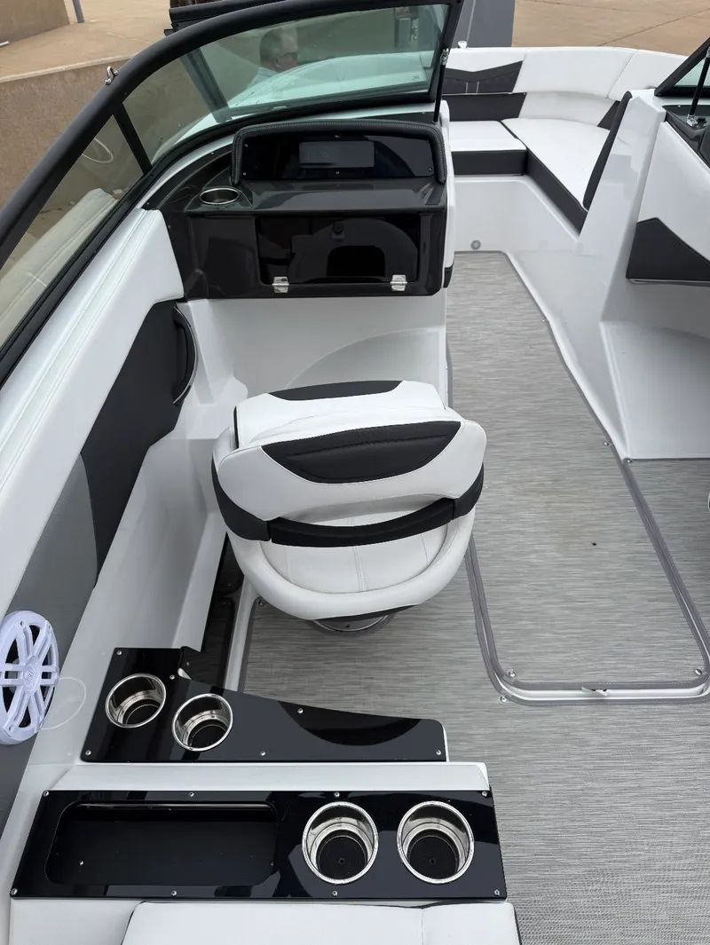 Slide: The Image of Monterey M-225 2026 - 5