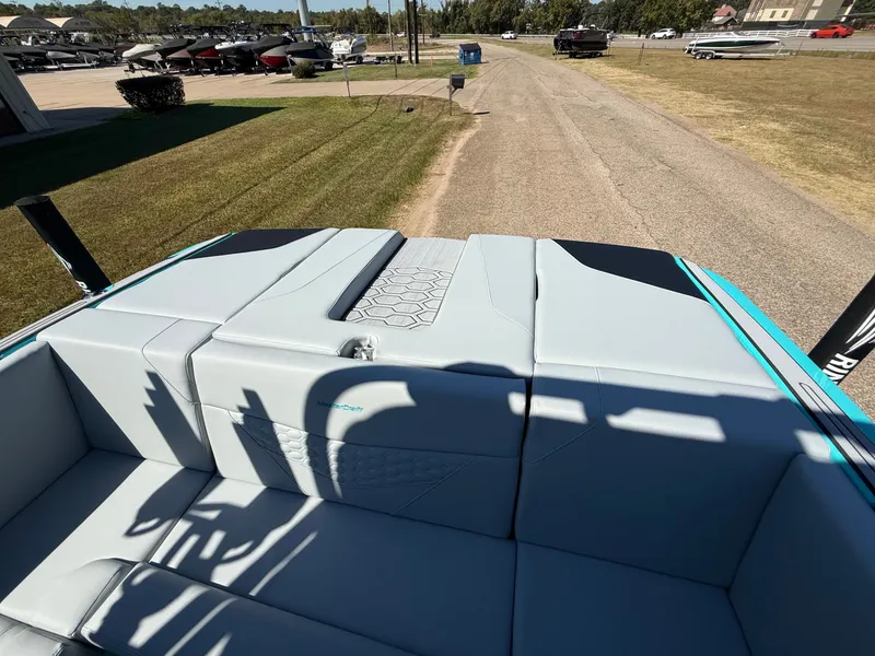 Slide: The Image of MasterCraft NXT22 2026 - 10