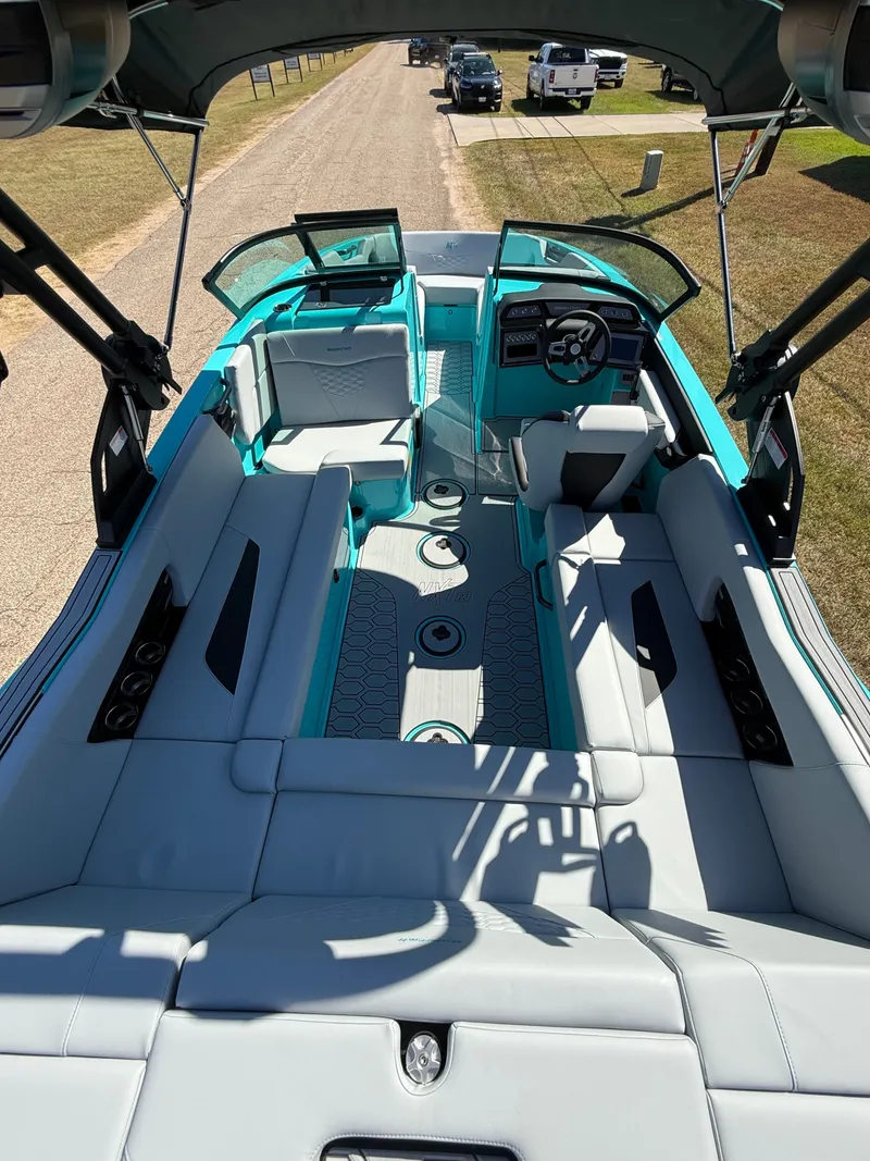 Slide: The Image of MasterCraft NXT22 2026 - 13