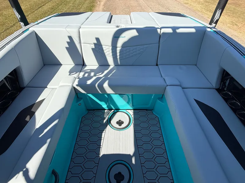 Slide: The Image of MasterCraft NXT22 2026 - 14