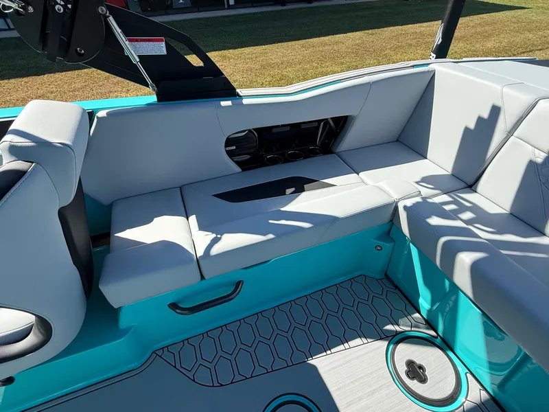 Slide: The Image of MasterCraft NXT22 2026 - 15