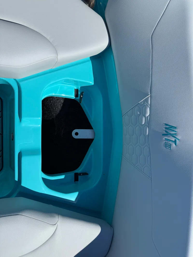 Slide: The Image of MasterCraft NXT22 2026 - 34