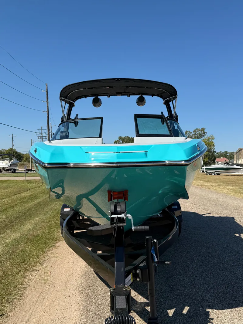 Slide: The Image of MasterCraft NXT22 2026 - 7