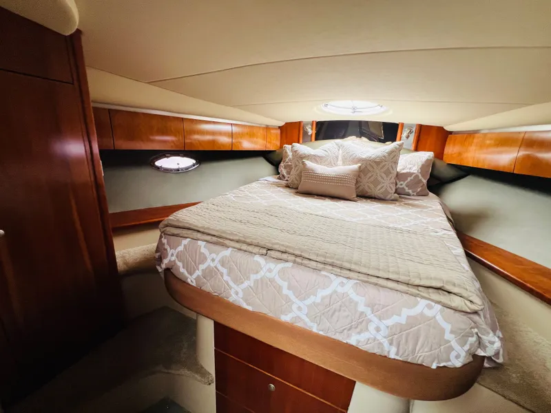 Slide: The Image of Cruisers 420 Express 2006 - 22