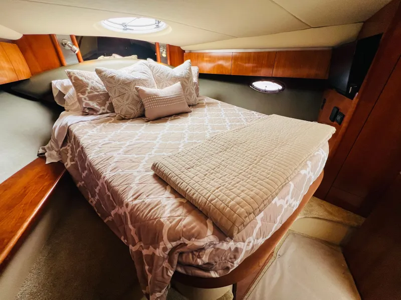 Slide: The Image of Cruisers 420 Express 2006 - 23