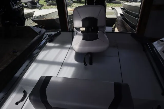 Slide: The Image of Crestliner Retriever 1660 FCC 2026 - 6