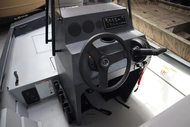 Slide: The Image of Crestliner Retriever 1660 FCC 2026 - 7