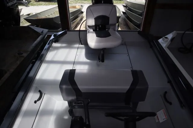 Slide: The Image of Crestliner Retriever 1660 FCC 2026 - 9