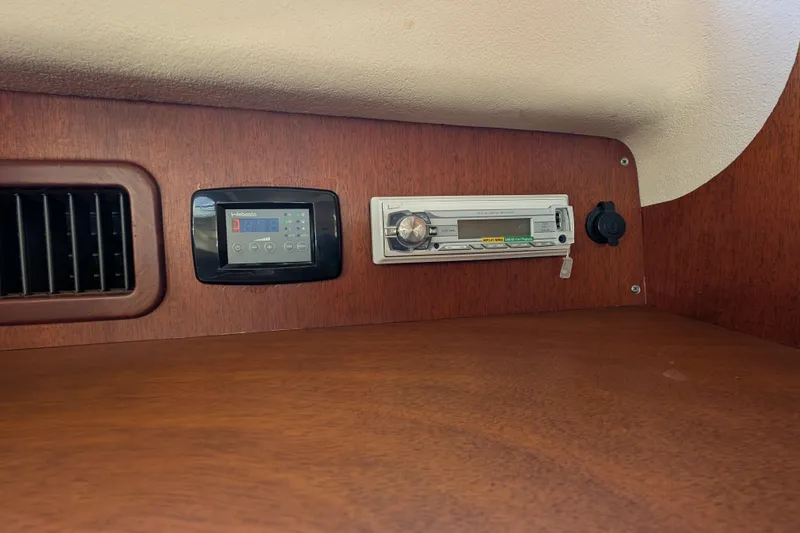 Slide: The Image of Control panel and stereo system in 2000 Santa Cruz Coastal Flyer 41 boat interior. - 51