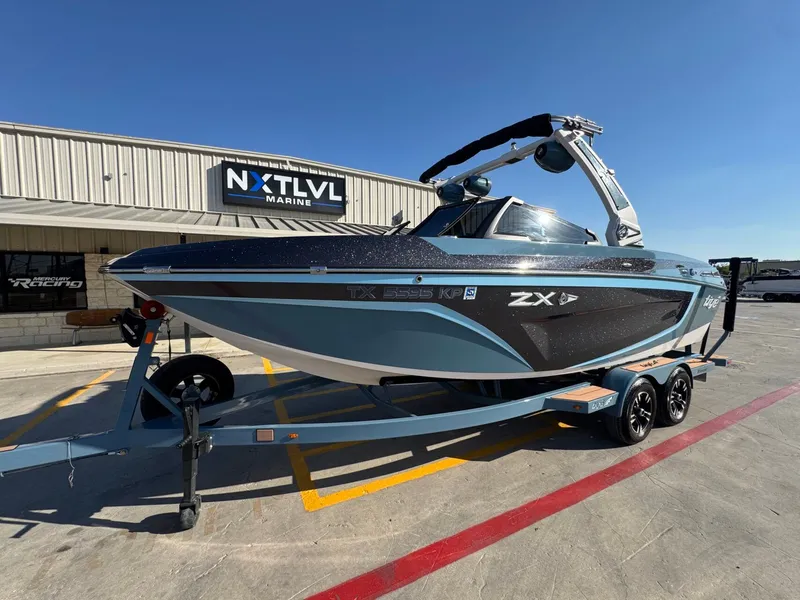 Slide: The Image of Tigé 23ZX 2022 - 10