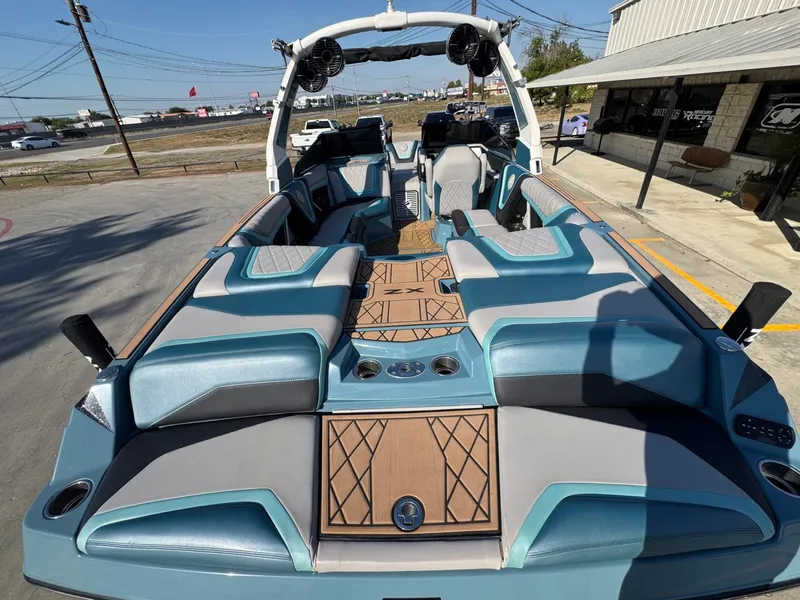 Slide: The Image of Tigé 23ZX 2022 - 11