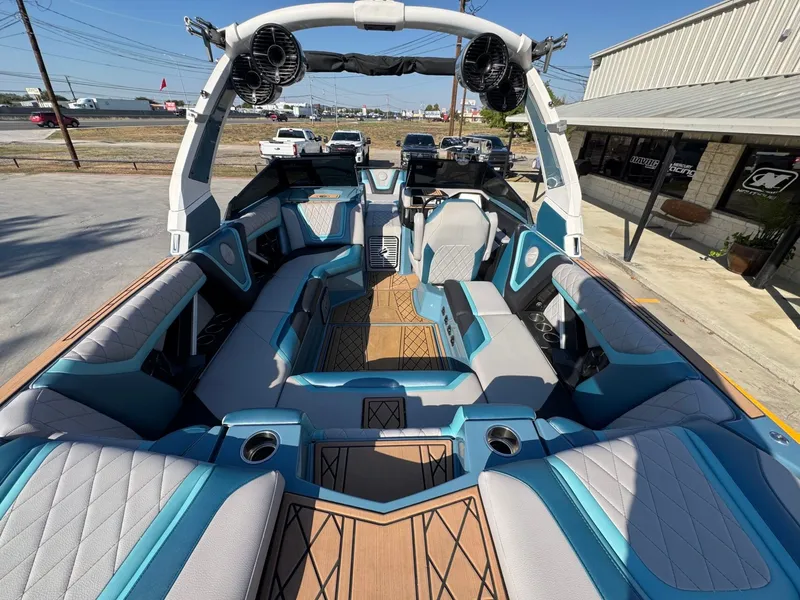 Slide: The Image of Tigé 23ZX 2022 - 12