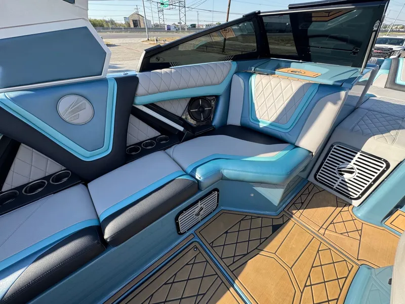 Slide: The Image of Tigé 23ZX 2022 - 16