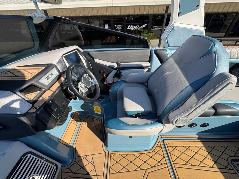 Slide: The Image of Tigé 23ZX 2022 - 17