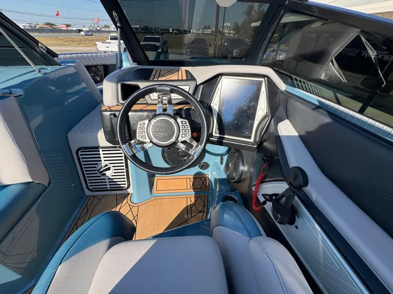 Slide: The Image of Tigé 23ZX 2022 - 18