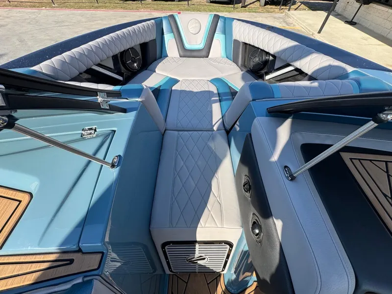 Slide: The Image of Tigé 23ZX 2022 - 19