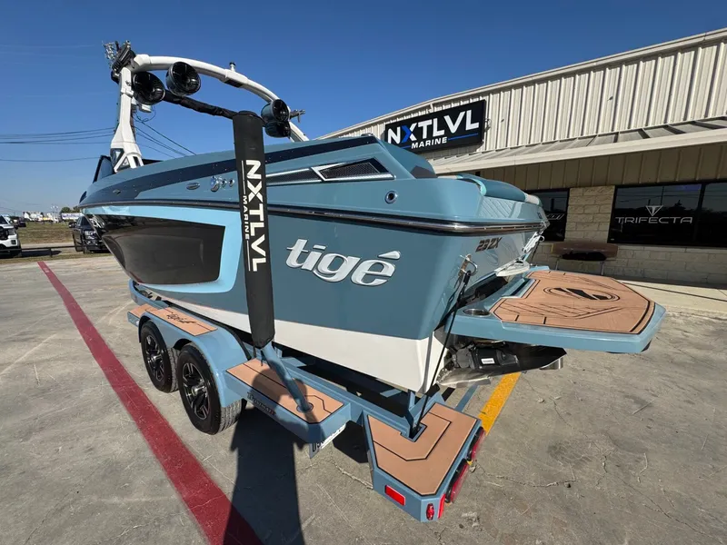 Slide: The Image of Tigé 23ZX 2022 - 2