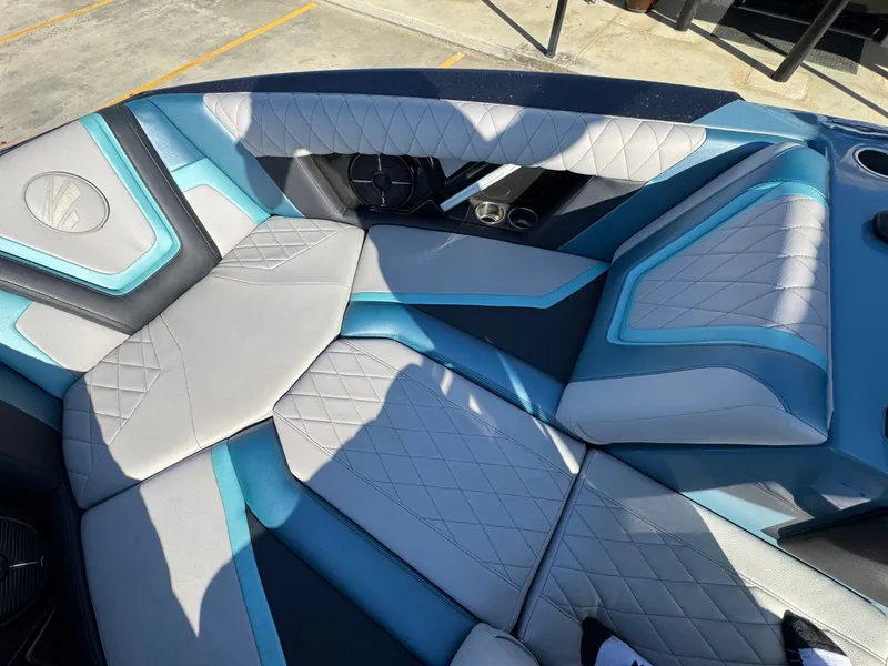 Slide: The Image of Tigé 23ZX 2022 - 21