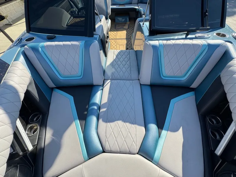 Slide: The Image of Tigé 23ZX 2022 - 22