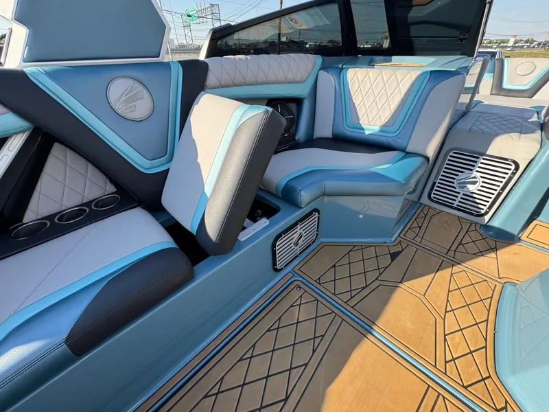 Slide: The Image of Tigé 23ZX 2022 - 27