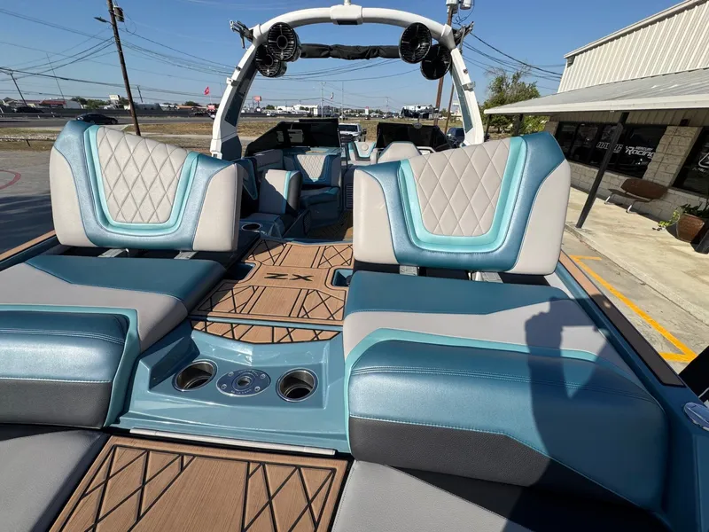 Slide: The Image of Tigé 23ZX 2022 - 29