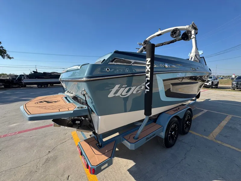 Slide: The Image of Tigé 23ZX 2022 - 5