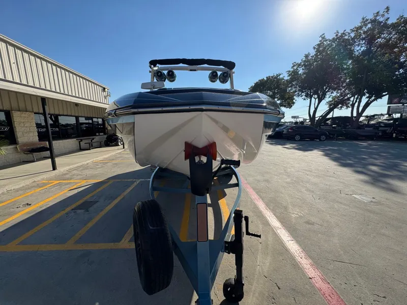 Slide: The Image of Tigé 23ZX 2022 - 8