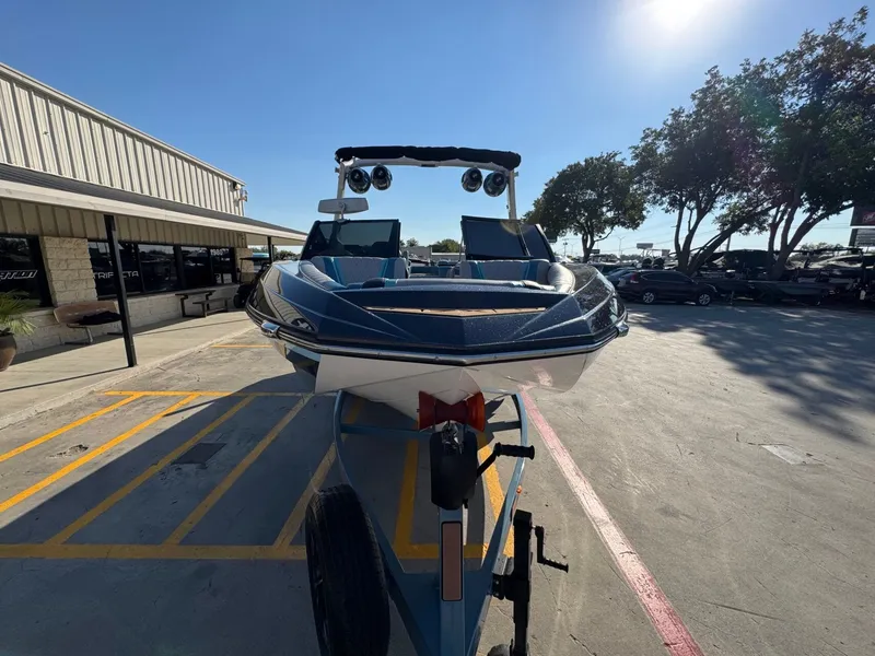 Slide: The Image of Tigé 23ZX 2022 - 9