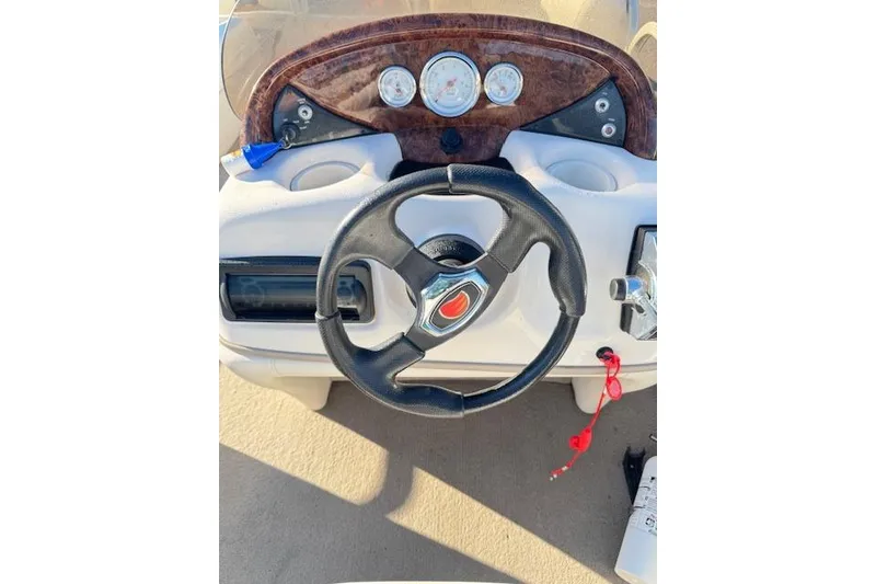 Slide: The Image of Steering wheel of 2010 Sun Tracker Party Barge 20 Classic Series boat. - 11