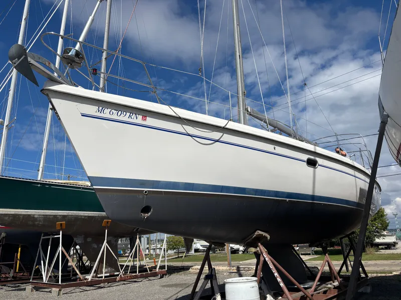 The Image of Catalina 380 sailboat from 2000 on dry dock under a clear blue sky. - 0