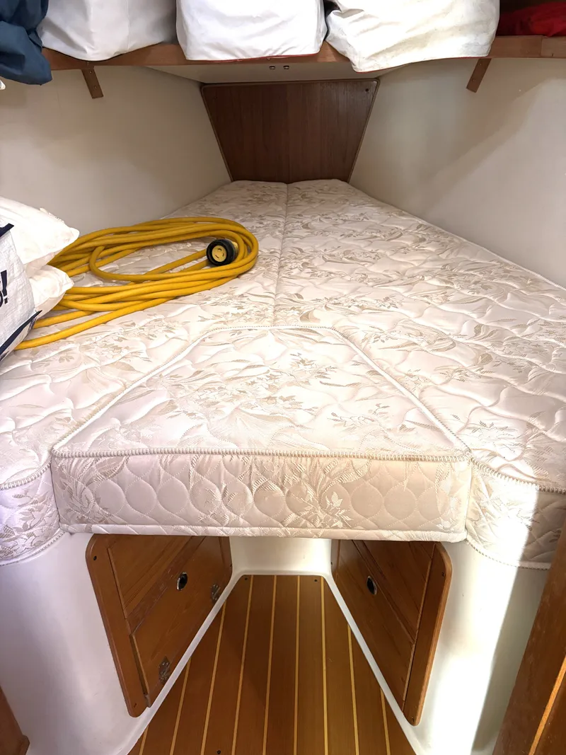 Slide: The Image of Catalina 380 2000 - 77