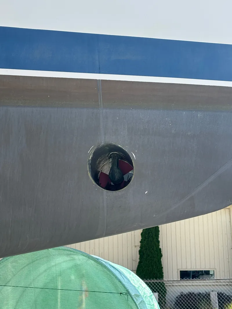 Slide: The Image of Catalina 380 boat hull with visible propeller, 2000 model. - 9