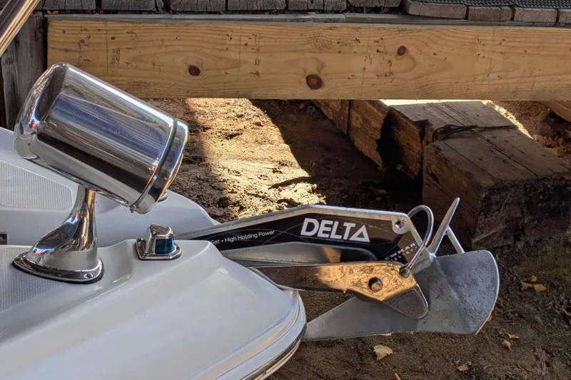 Slide: The Image of Chaparral Signature 350 boat anchor and spotlight, 2009 model, with Delta branding. - 7