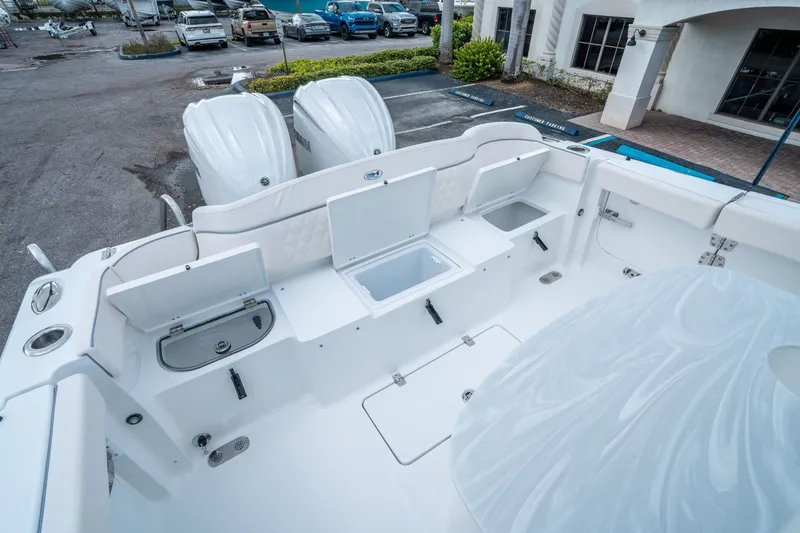 Slide: The Image of Sea Hunt Ultra 285 FS 2026 - 12