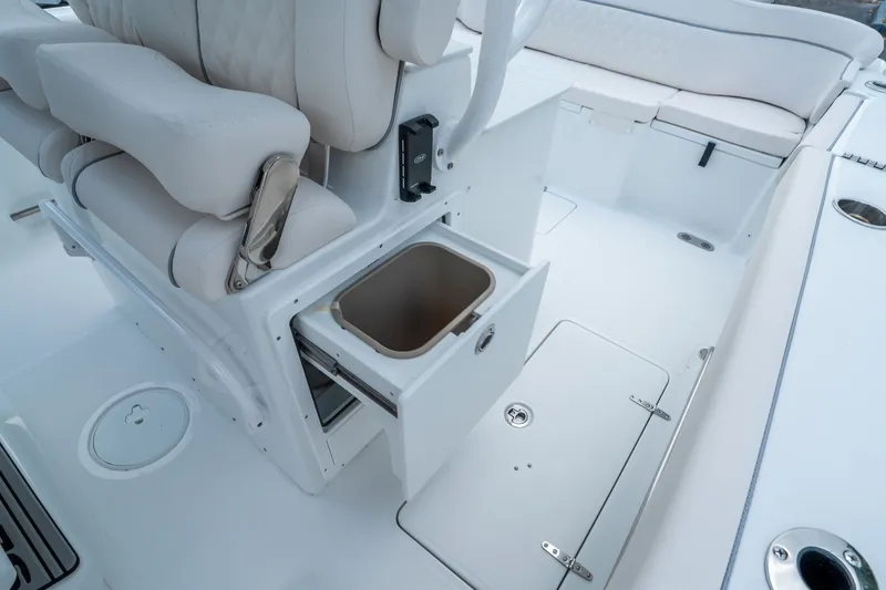 Slide: The Image of Sea Hunt Ultra 285 FS 2026 - 17