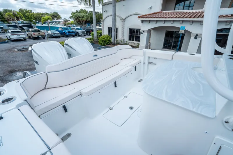 Slide: The Image of Sea Hunt Ultra 285 FS 2026 - 10