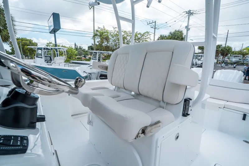 Slide: The Image of Sea Hunt Ultra 285 FS 2026 - 22