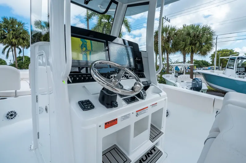 Slide: The Image of Sea Hunt Ultra 285 FS 2026 - 20