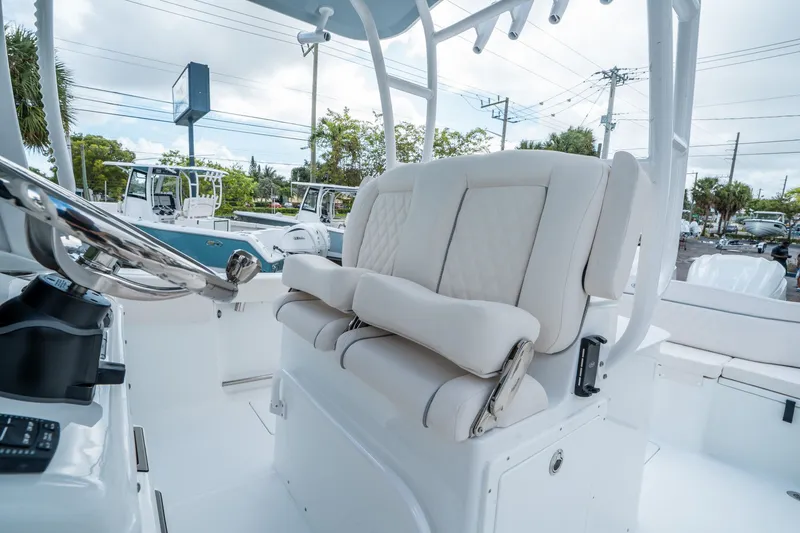 Slide: The Image of Sea Hunt Ultra 285 FS 2026 - 21