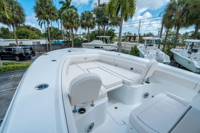 Slide: The Image of Sea Hunt Ultra 285 FS 2026 - 25