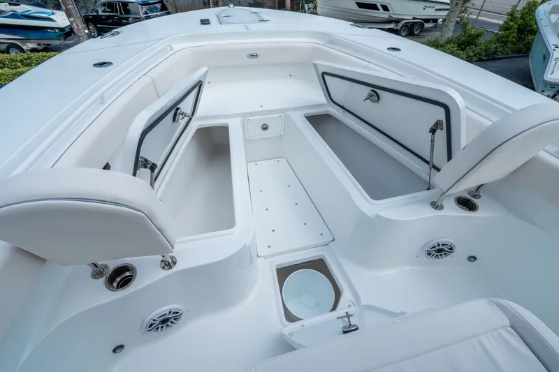 Slide: The Image of Sea Hunt Ultra 285 FS 2026 - 28